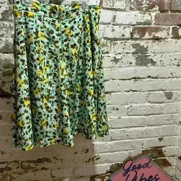 KATE SPADE skirt size 4.  Excellent condition! - Picture 5 of 10